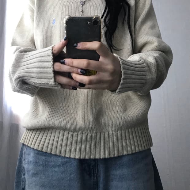 폴로 아이보리 브이넥 니트