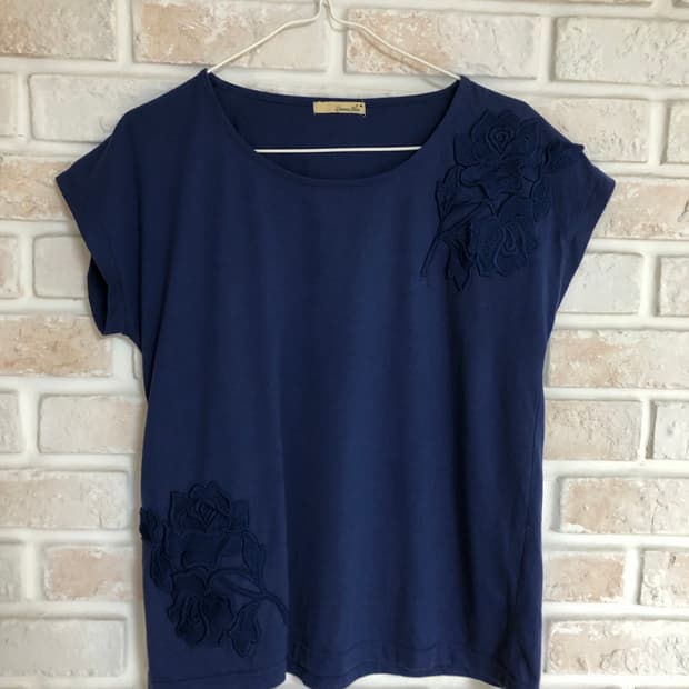 blue flower tee