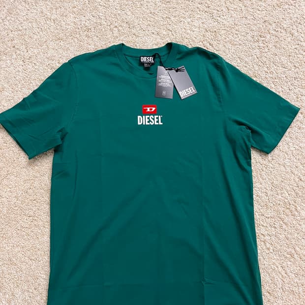 [새상품] 디젤 T-저스트 스몰 뉴 D 로고 티셔츠 포레스트 그린 L