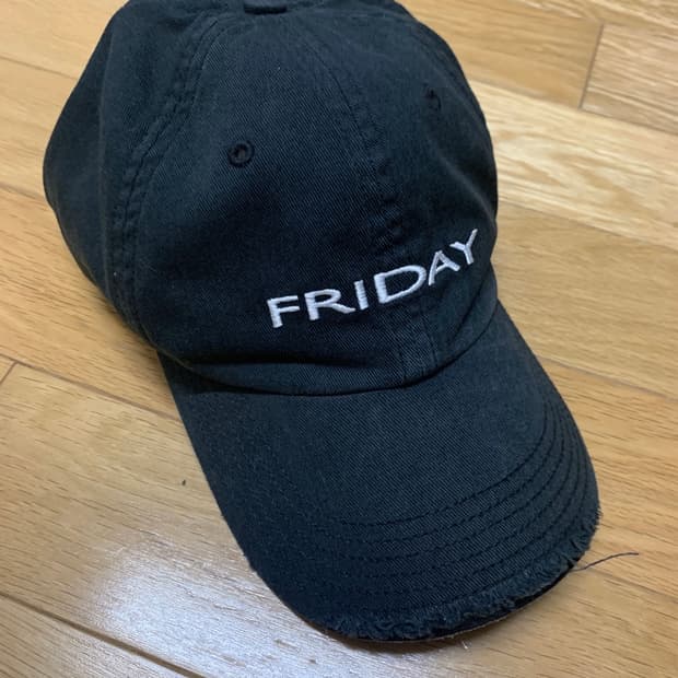 Vetements weekday cap