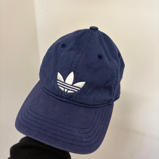 N23. 아디다스 볼캡