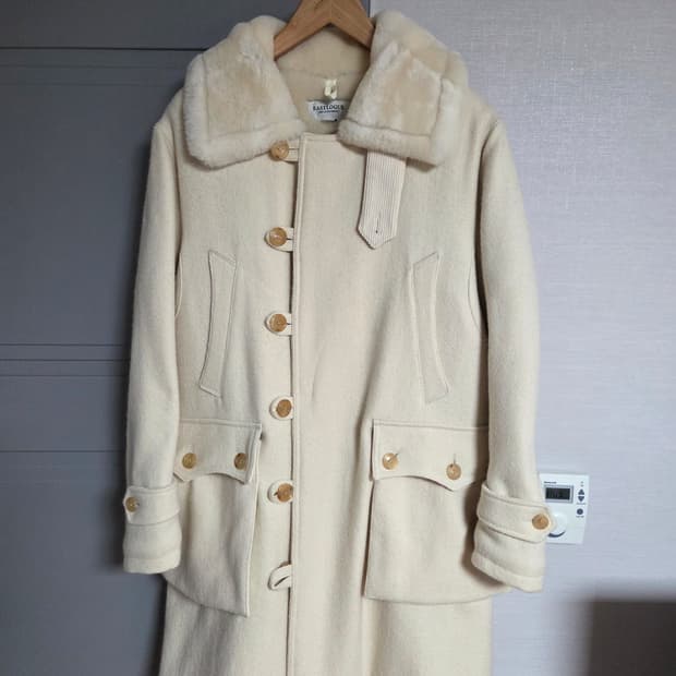 이스트로그 퍼 카라 코트 아이보리