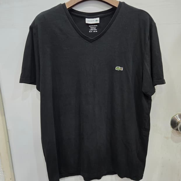 XL,105)) LACOSTE 라코스테 브이넥 반팔티셔츠! 블랙 색상!