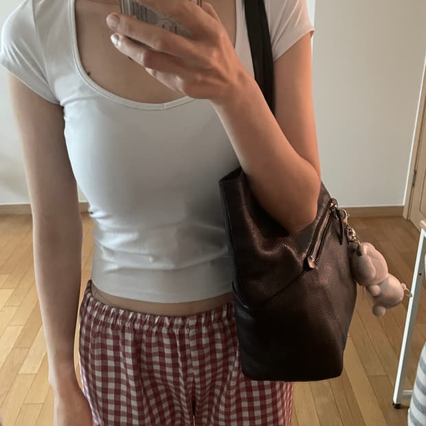 미우미우 비텔로 쇼퍼백 