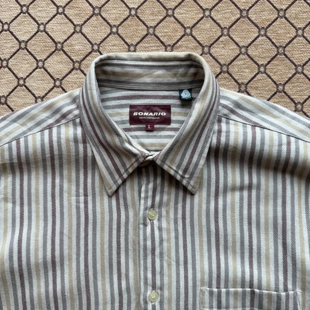 브라운 스트라이프 셔츠