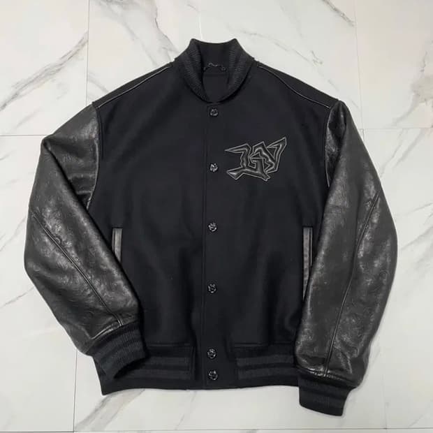 루이비통 엠보스 모노그램 레더 바시티 자켓 48 백화점택