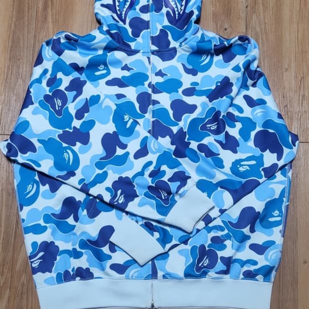 베이프 25시즌 Xl 샤크 풀집업 판매합니다