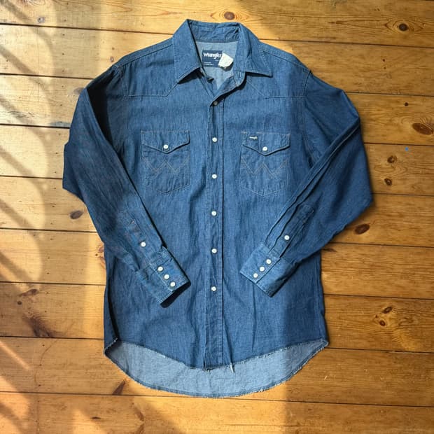 랭글러 웨스턴 데님셔츠입니다.