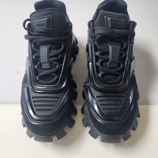 프라다 클라우드버스터 썬더 블랙 색상 6.5