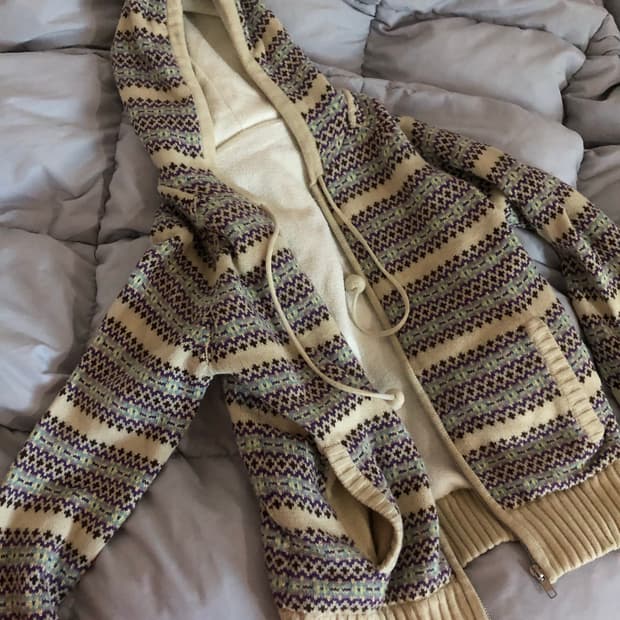 폼폼 니트 후드집업