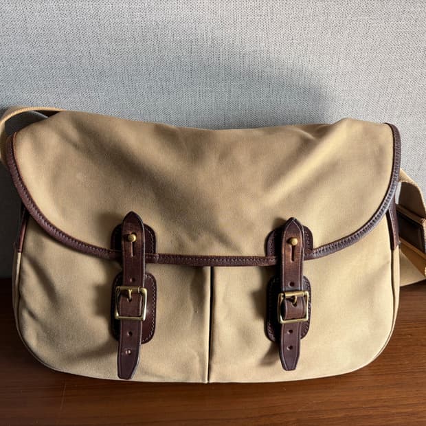 브래디백 아리엘 라지 카키 색상