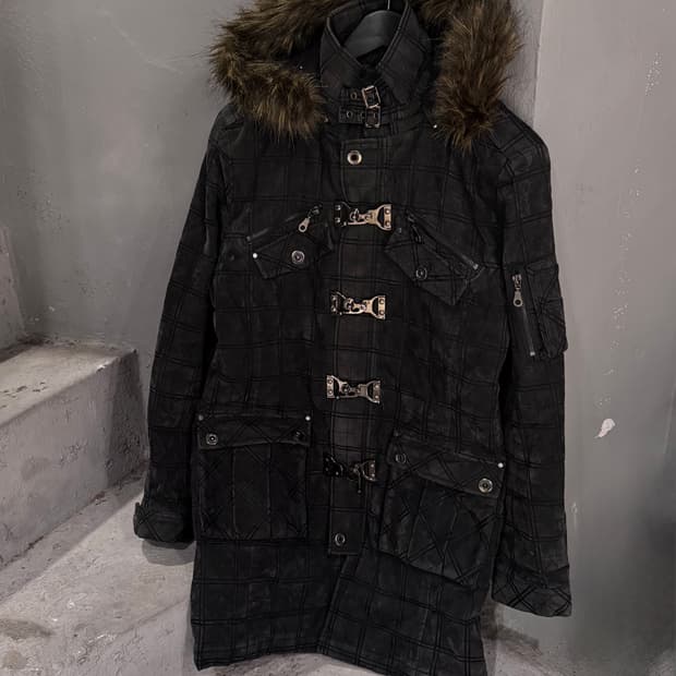 In The Attic 체크 패턴 버클디테일 퍼 후드자켓 