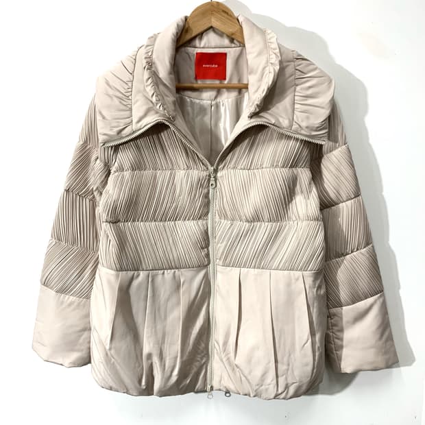 에버큐브 플리츠 점퍼