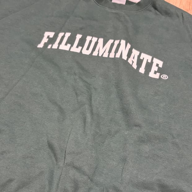 필루미나티 맨투맨입니다