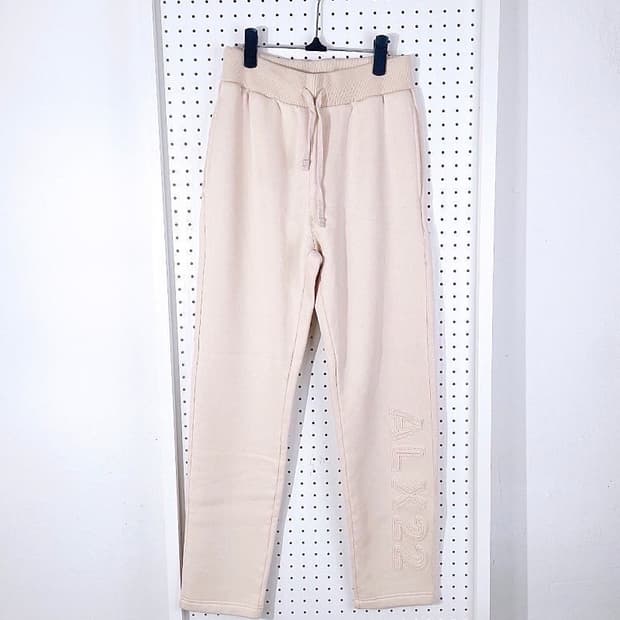 (정품/새상품) 알릭스 공용 베이지 로고 패치 기모 스웻팬츠