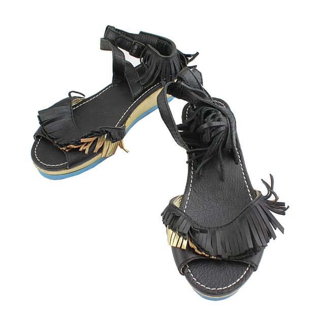 플리츠플리즈 블랙&골드 테슬 앵클스트랩 샌들 240