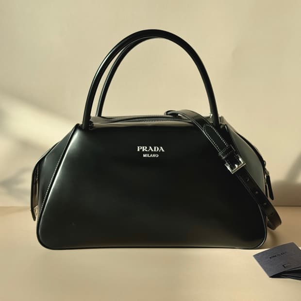 프라다 브러쉬드 레더 슈퍼노바 핸드백