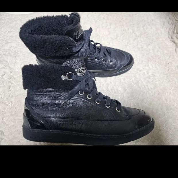 명품 페레가모 겨울용 여성 퍼 스니커즈 230