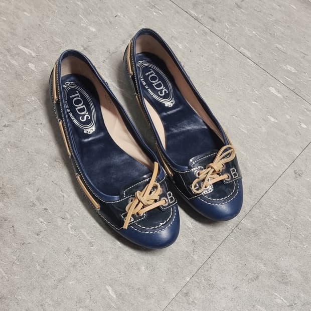 토즈 에나멜 드라이빙 슈즈 플랫 단화 (36.5) 상태좋음