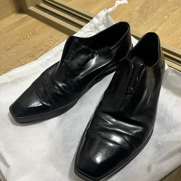 프라다 스퀘어토 레더 슈즈