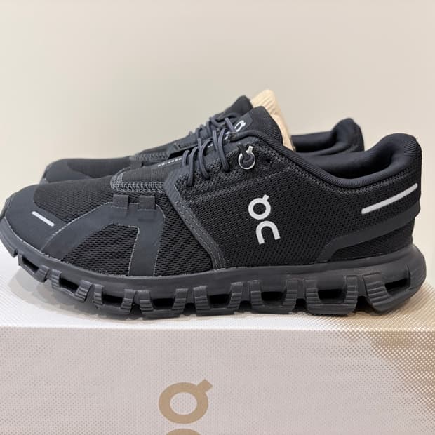 온러닝 러닝화 클라우드6 블랙 5.5사이즈 