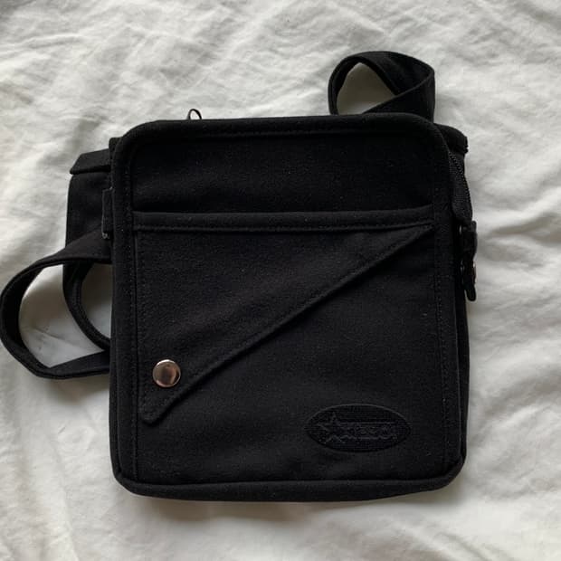 지초이 AW23웨이스트백 블랙