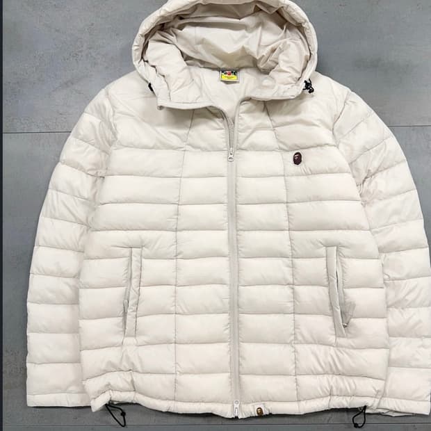 베이프 경량패딩 아이보리