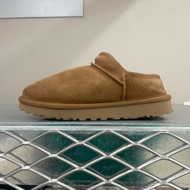 어그 클래식 마이크로 240