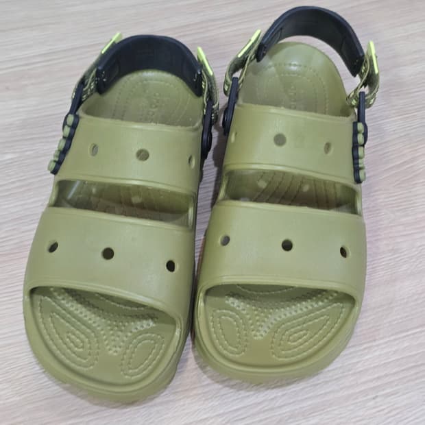 (새)크록스 CROCS 스트랩 샌들 (카키)