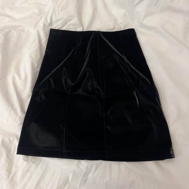 에나멜 실크 미니스커트
