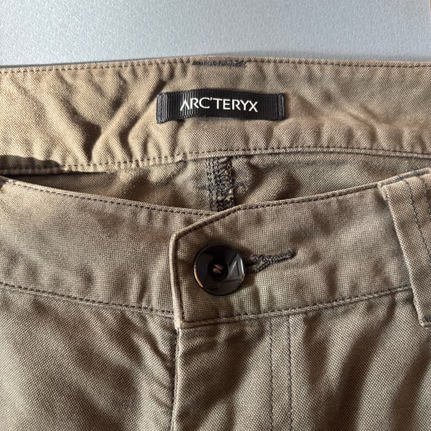 아크테릭스 크로닌 팬츠 문쉐도우 팝니다 36사이즈