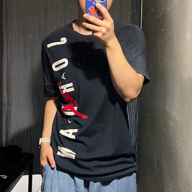 나이키 에어조던 피그먼트 블랙 화이트 레드 스펠아웃 반팔 티셔츠