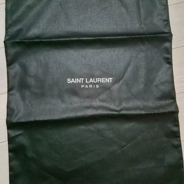 생로랑 더스트백