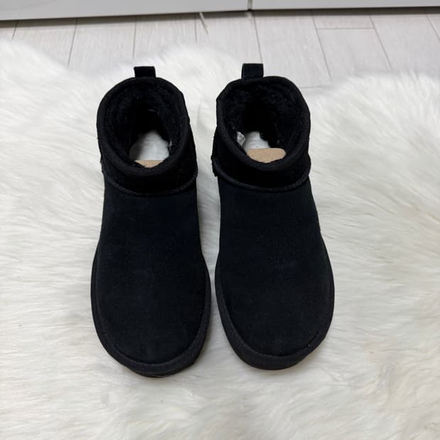 Ugg 스웨이드 레더 미니 플랫폼 블랙6사이즈 