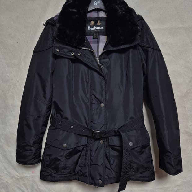 바버 여성 벨티드 퍼 자켓