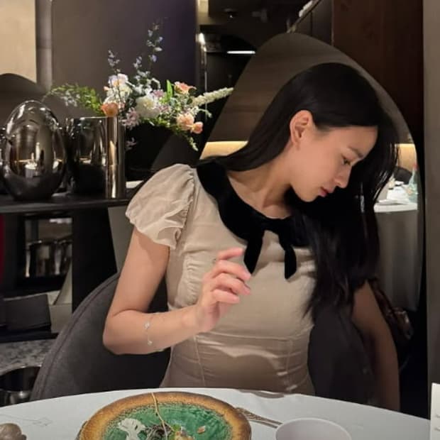 리포메이션 손연재 lynette 벨벳 리본 퍼프 미니 원피스 연말룩