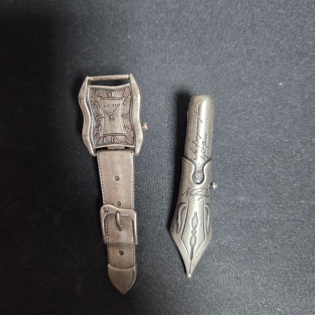 웨이비니스 타이핀 2개 일괄