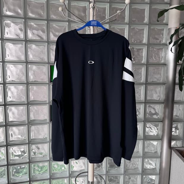 last one/oakley ENHANCE QD LS TEE BOLD E