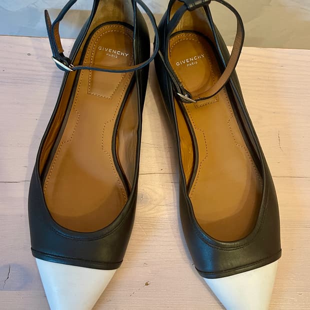 지방시 Givenchy투톤 캡토 앵클 스트랩 플랫슈즈 (235mm)