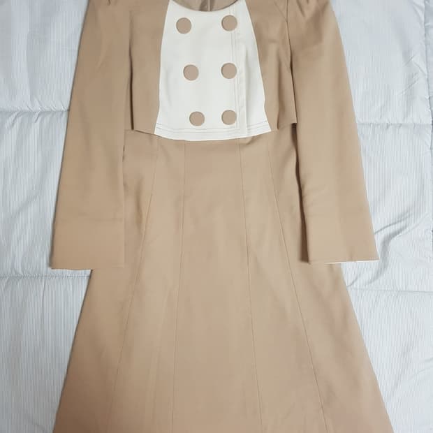 르꼴레뜨 by LYNN 베이지 원피스