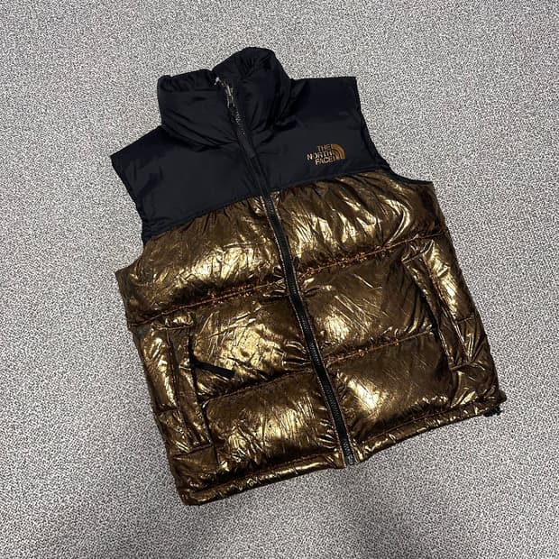 노스페이스 골드 유광 패딩 조끼