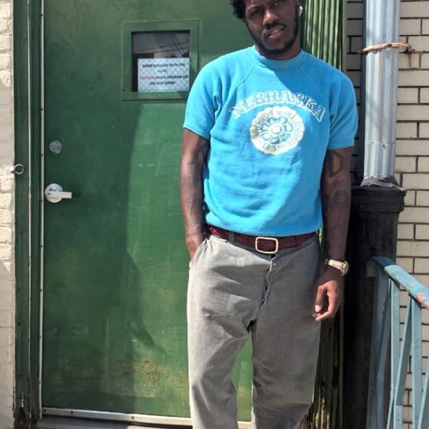 닥터마틴 패트리샤 검정색 42사이즈 구합니다