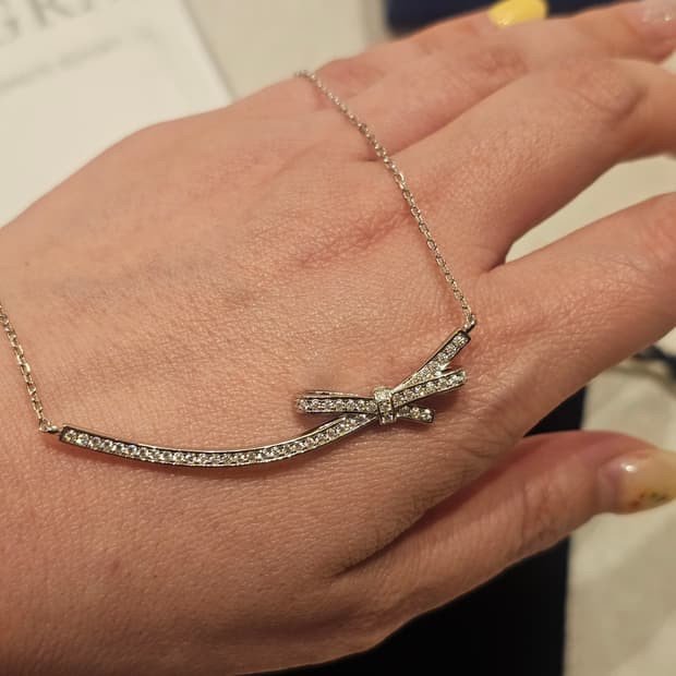 모이사나이트 리본 목걸이 실버