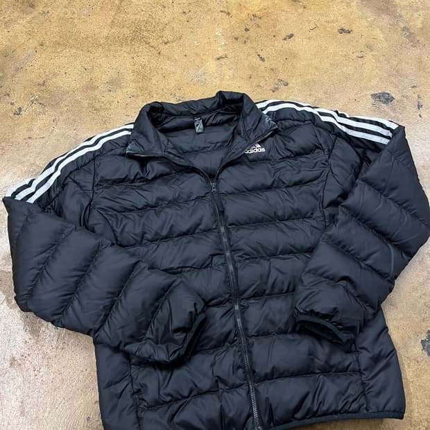 아디다스 블랙 경량 패딩 
