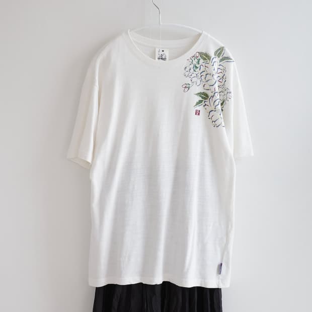 Botanical artwork shoulder graphic tee