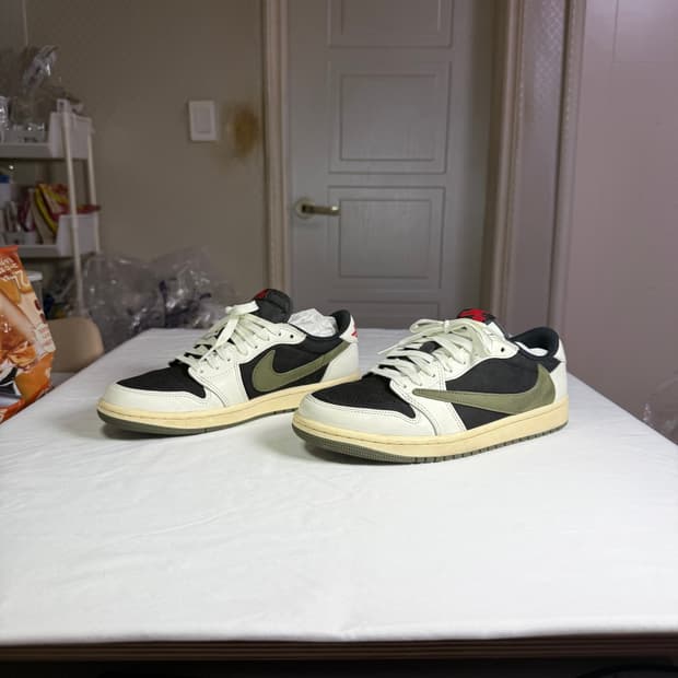 나이키 조던1 X 트래비스 스캇 레트로 로우 OG SP 스니커즈