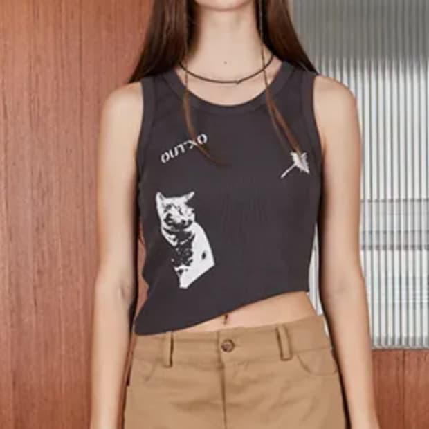 아웃엑소 OUTXO 고양이 프린팅 민소매 탑