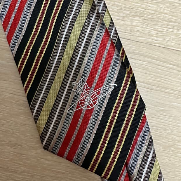 비비안웨스트우드 스트라이프 넥타이