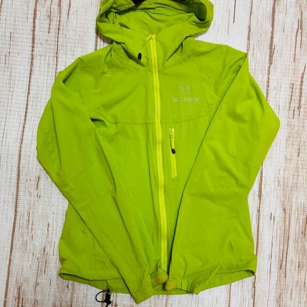 아크테릭스 스쿼미시 후디