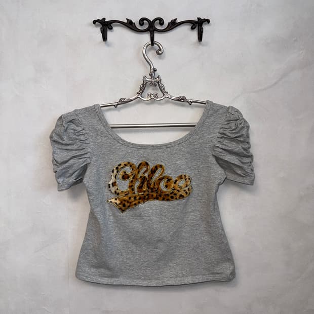 Gray leopard lettering puff 오프숄더 반팔티